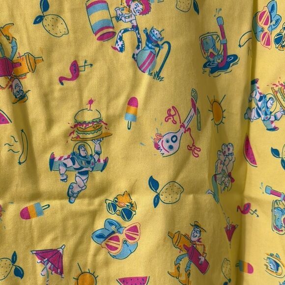 NWT Disney Toy Story Print Women’s Blouse, Bright Yellow Size XL - Picture 6 of 6